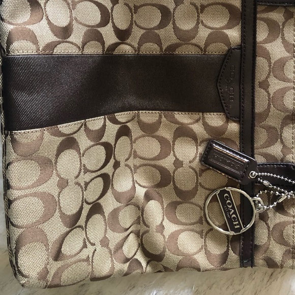 Coach Signature C Bag - Picture 2 of 4